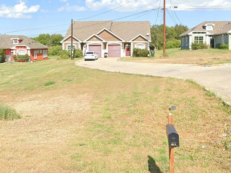 Listing photo 3