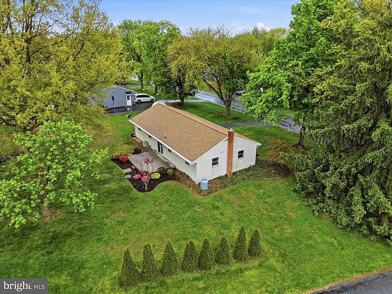 Listing photo 3