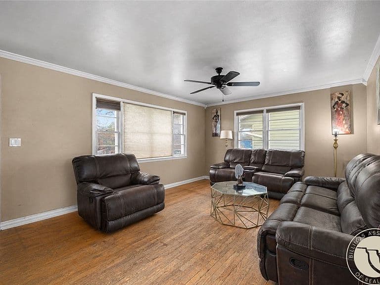 Listing photo 3