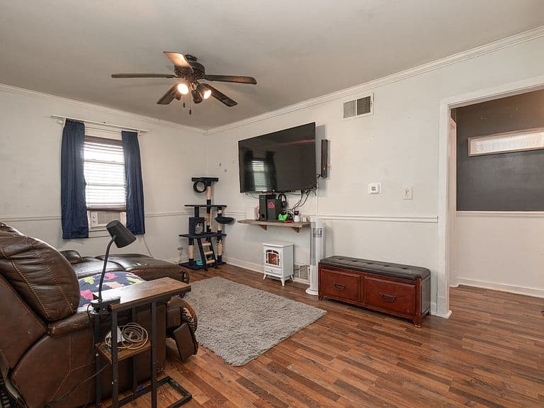 Listing photo 5