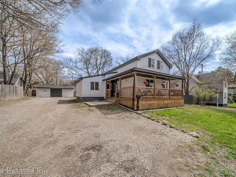Listing photo 3