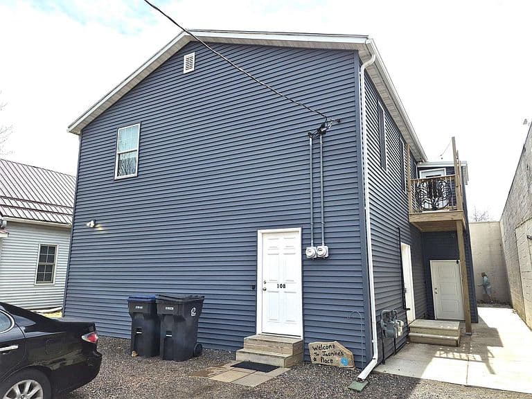 Listing photo 2