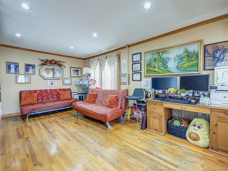 Listing photo 5