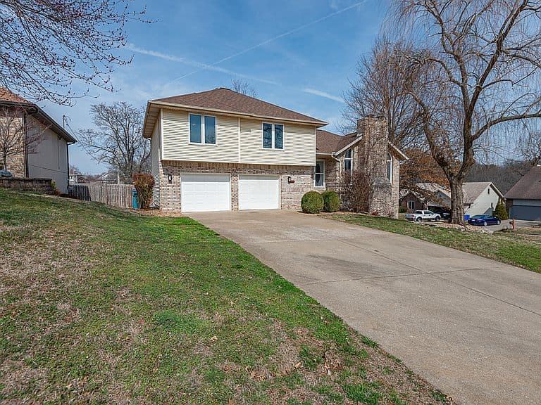 Listing photo 3