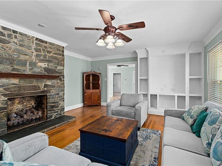 Listing photo 3