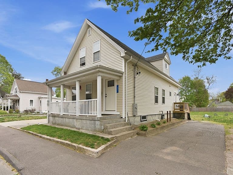 Listing photo 2