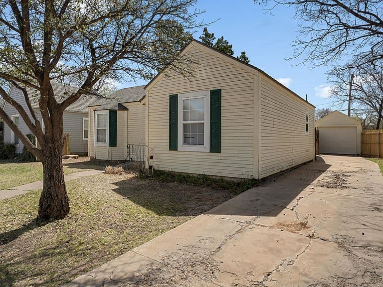 Listing photo 3