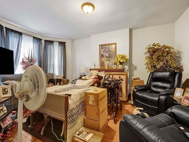 Listing photo 5