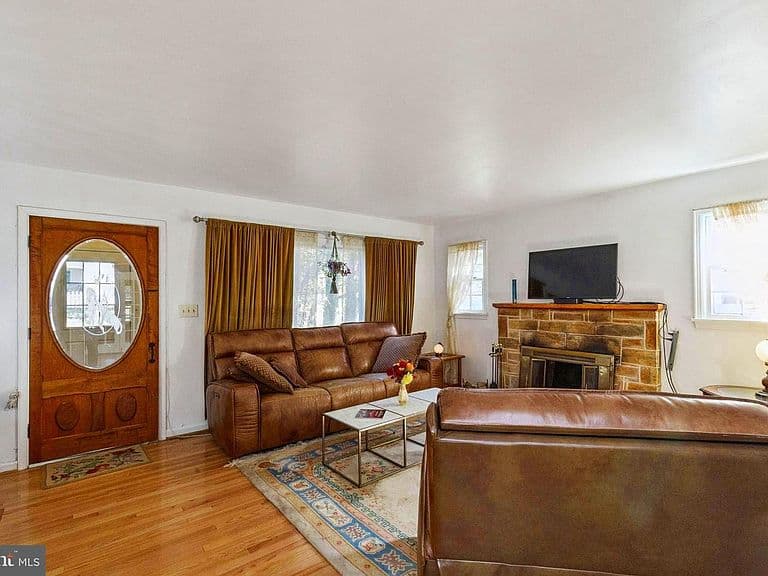 Listing photo 5
