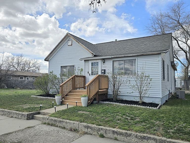 Listing photo 2