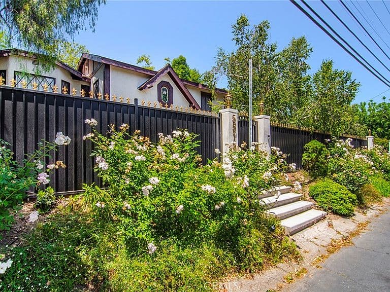 Listing photo 4