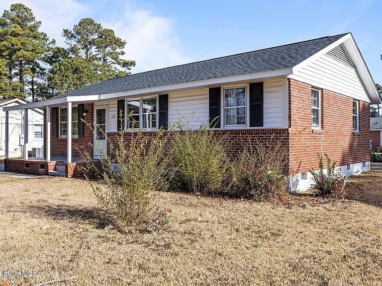 Listing photo 3