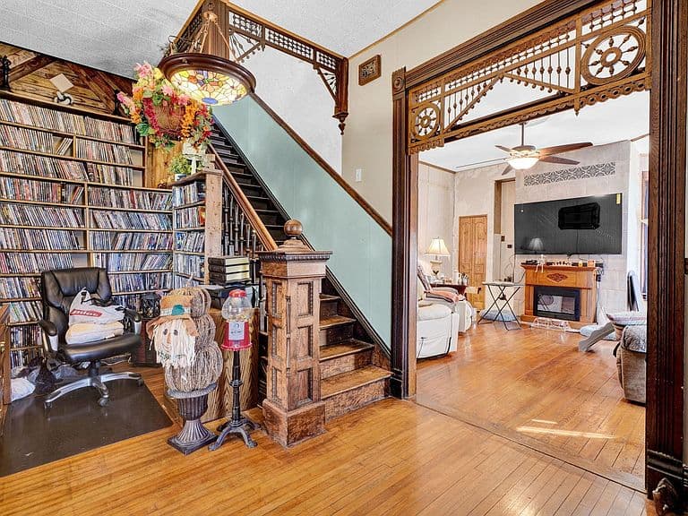 Listing photo 2