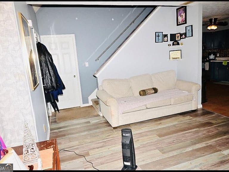 Listing photo 5