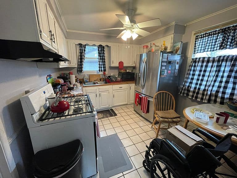 Listing photo 5