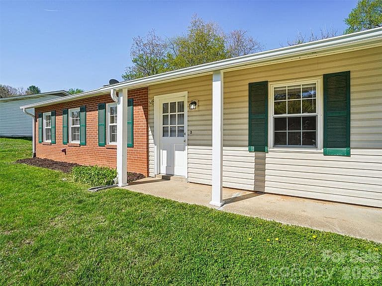 Listing photo 4
