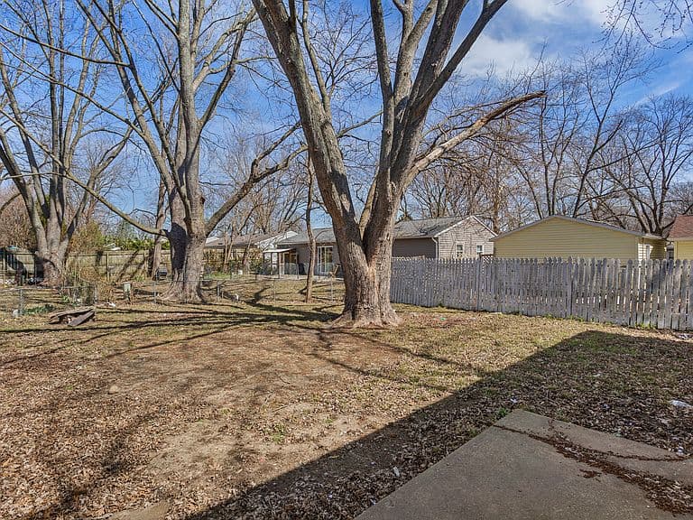 Listing photo 5