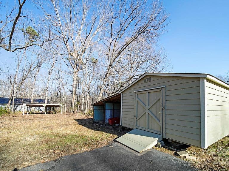Listing photo 5