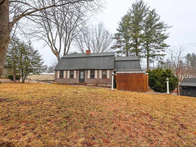 Listing photo 2