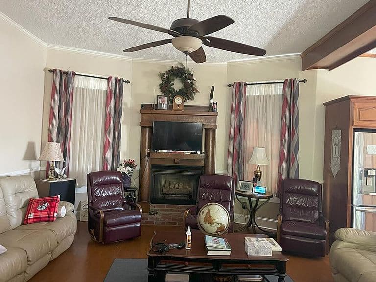 Listing photo 3