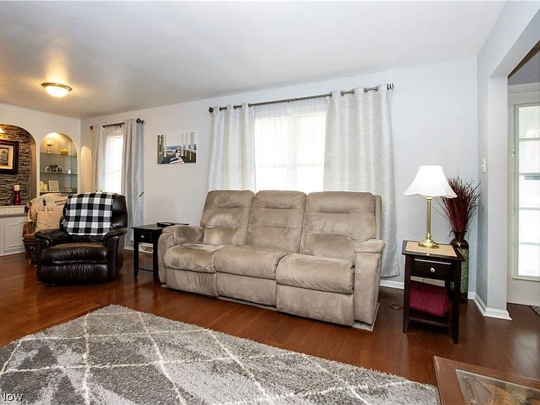 Listing photo 3