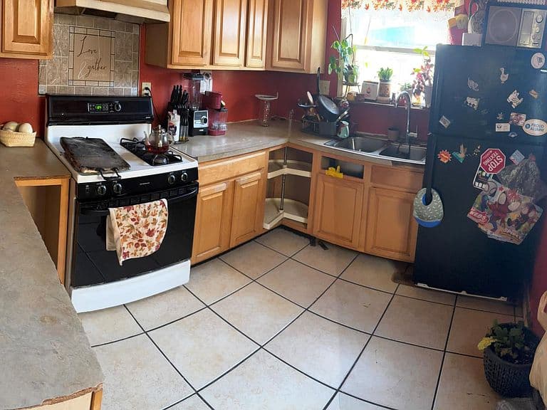 Listing photo 2