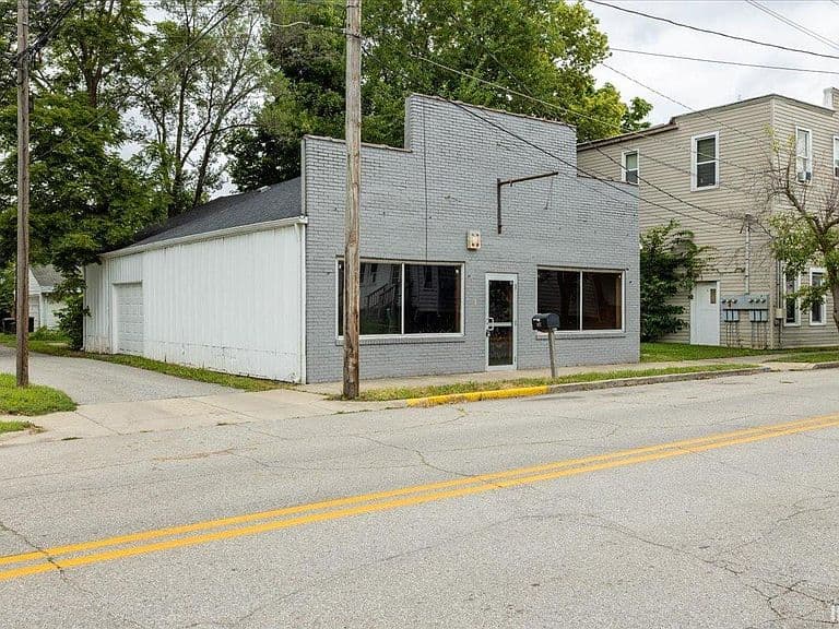 Listing photo 2