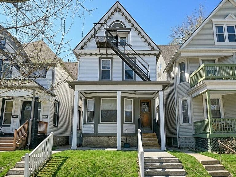 Listing photo 2