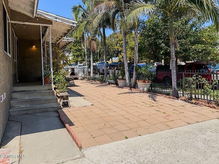 Listing photo 4