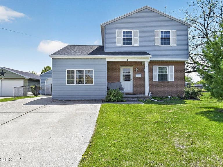 Listing photo 3