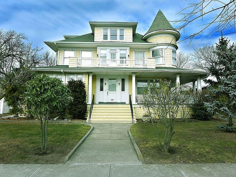 Listing photo 2