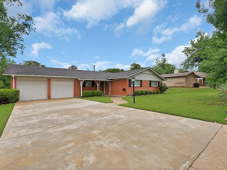 Listing photo 3