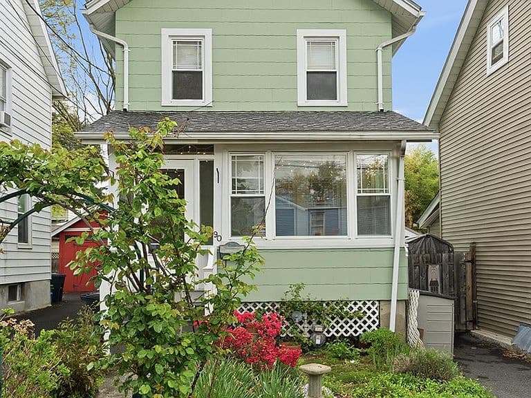 Listing photo 2