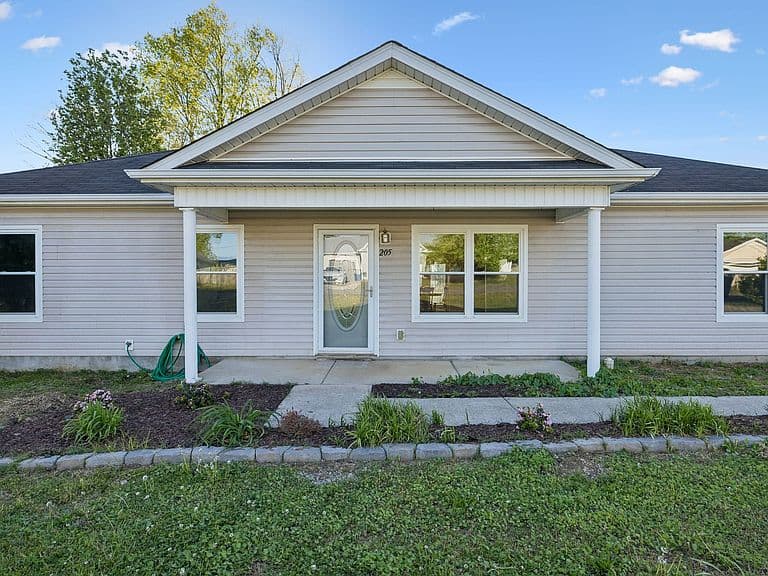 Listing photo 5