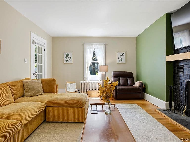 Listing photo 5