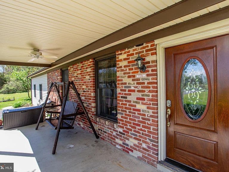 Listing photo 5