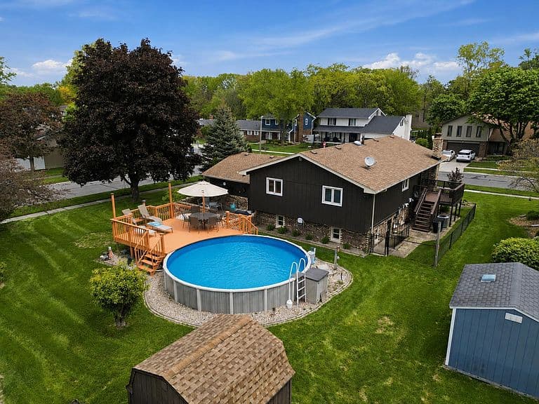 Listing photo 2