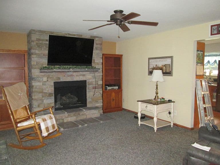 Listing photo 2