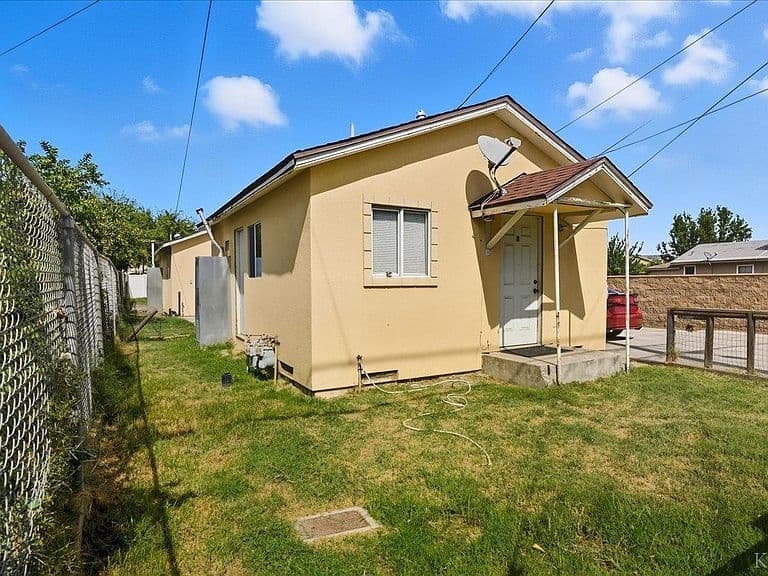 Listing photo 2
