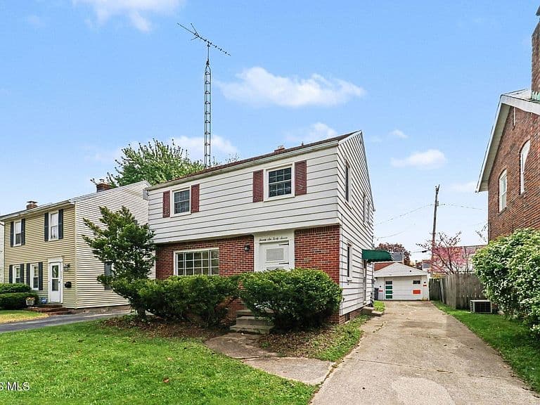 Listing photo 3