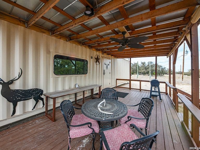 Listing photo 4