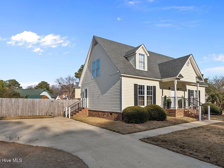 Listing photo 4