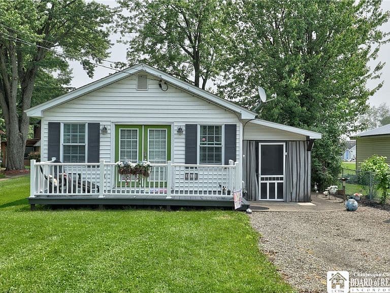 Listing photo 3