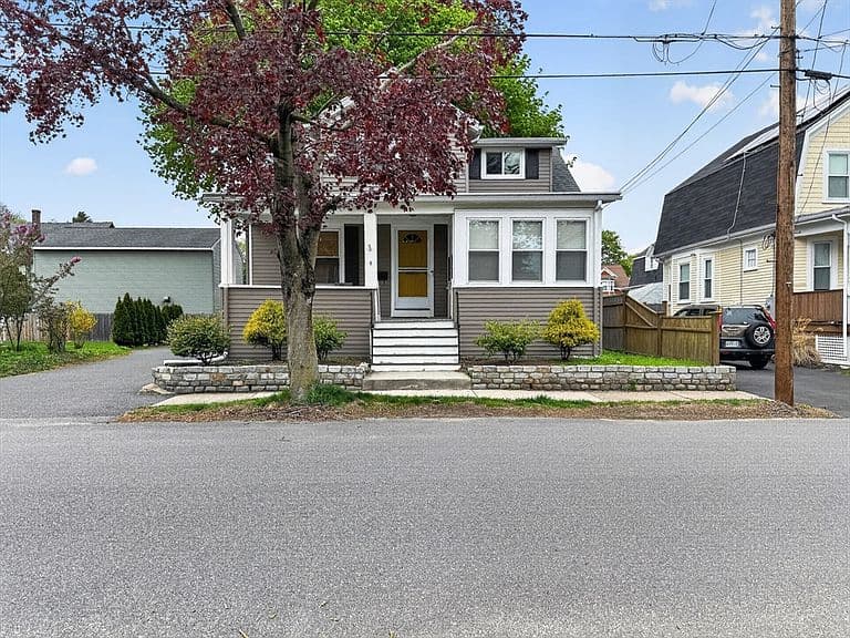 Listing photo 2