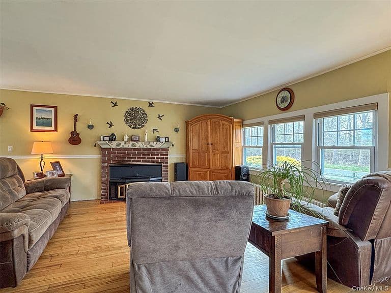 Listing photo 3