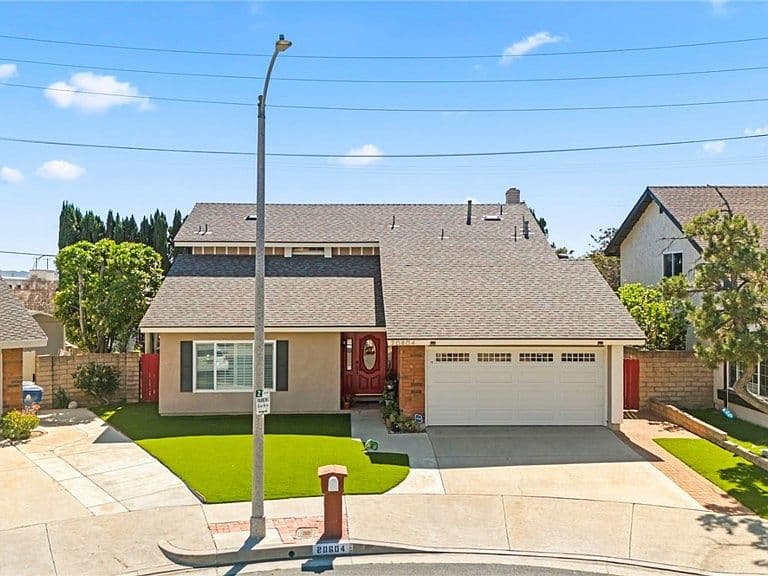 Listing photo 2