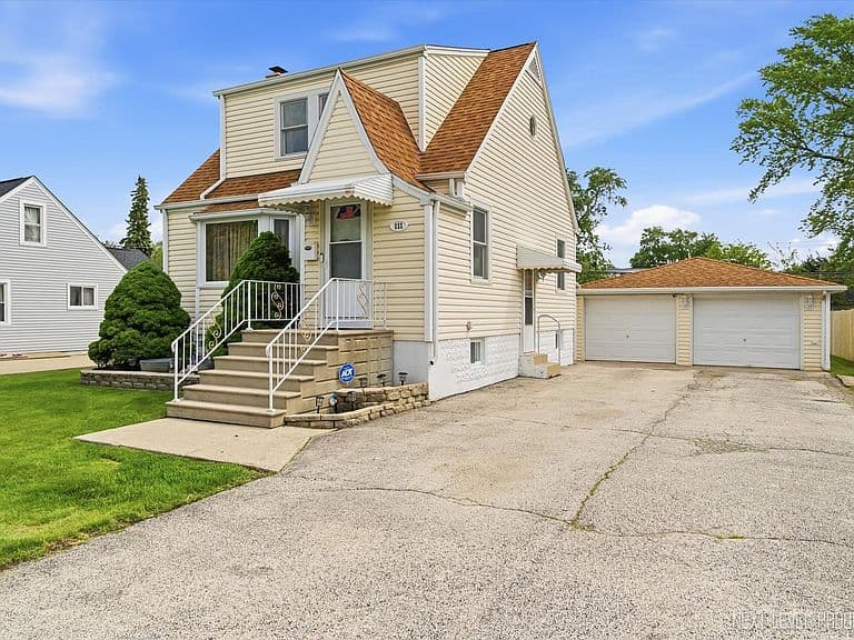 Listing photo 3