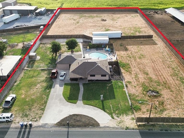 Listing photo 3