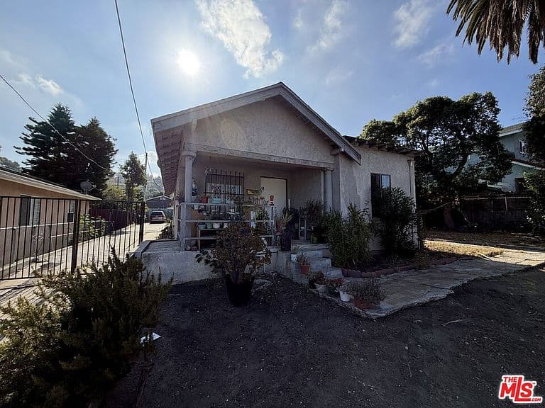 Listing photo 3
