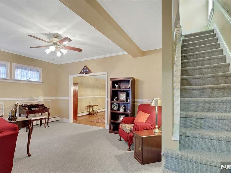 Listing photo 5